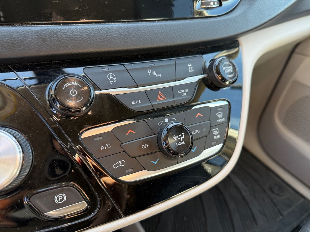 Used 2018 Chrysler Pacifica Touring-L FWD image 31
