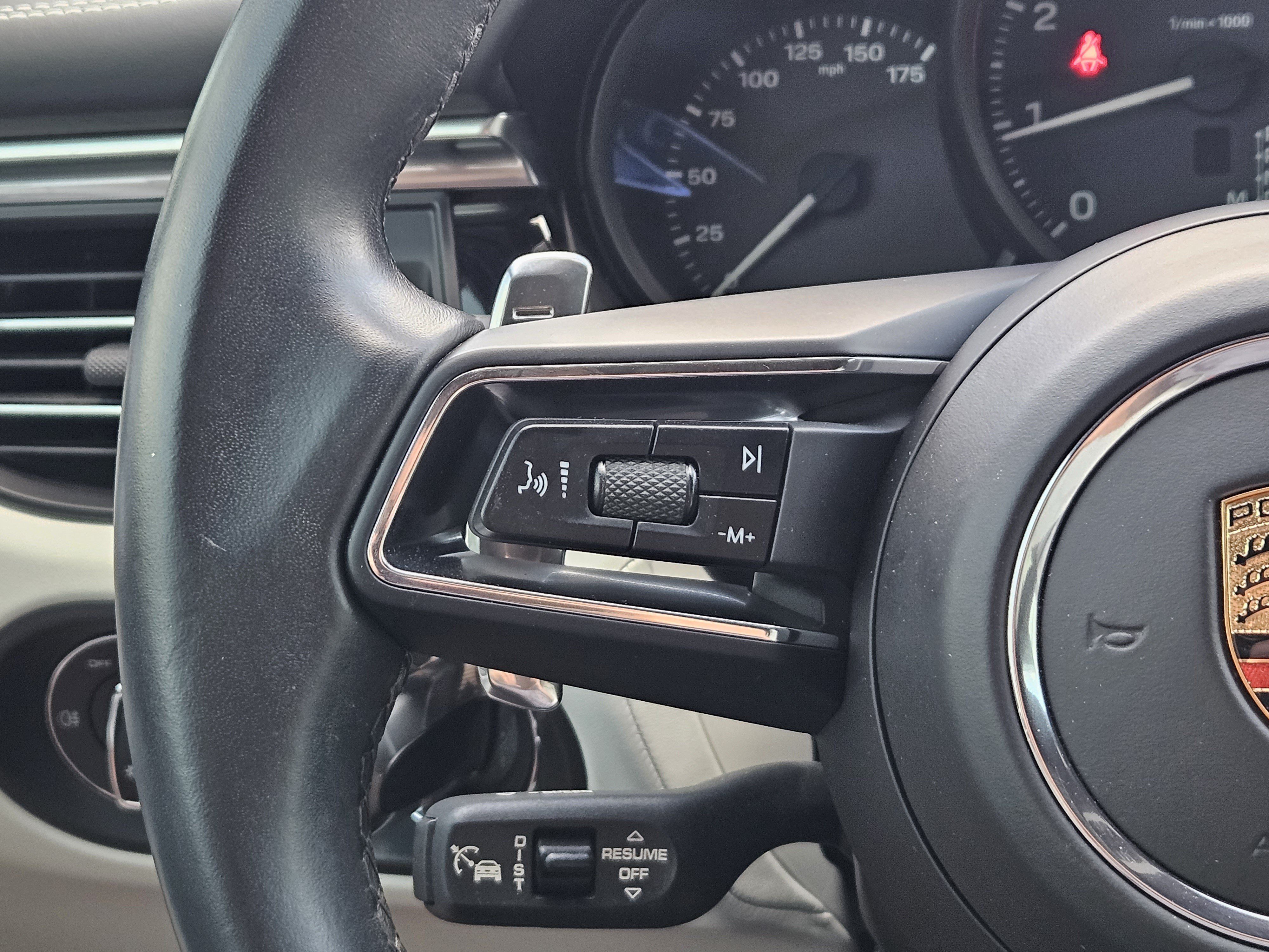 Certified 2023 Porsche Macan AWD/4WD image 26