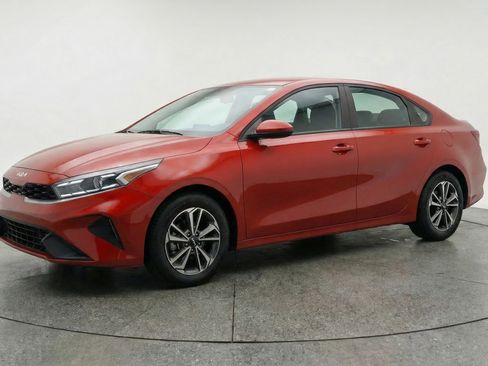 Used 2024 Kia Forte LXS FWD image 3