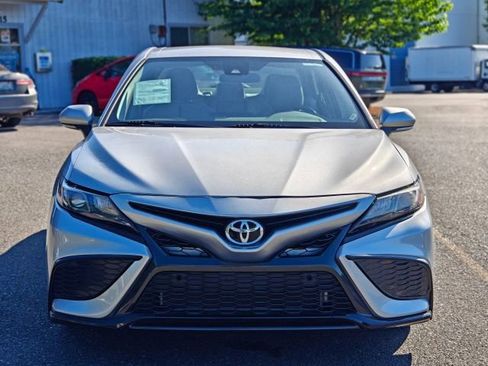 Used 2022 Toyota Camry SE FWD image 2