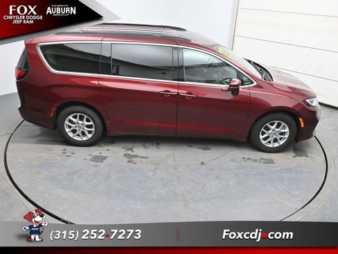 Used 2022 Chrysler Pacifica Touring-L image 31