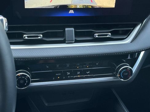 Used 2026 Chevrolet Equinox LT FWD image 19