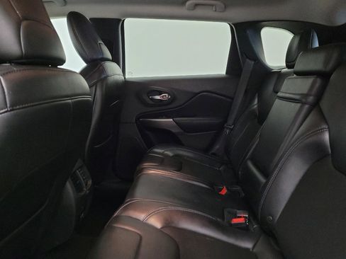 Used 2019 Jeep Cherokee Latitude Plus w/ Comfort/Convenience Group image 18