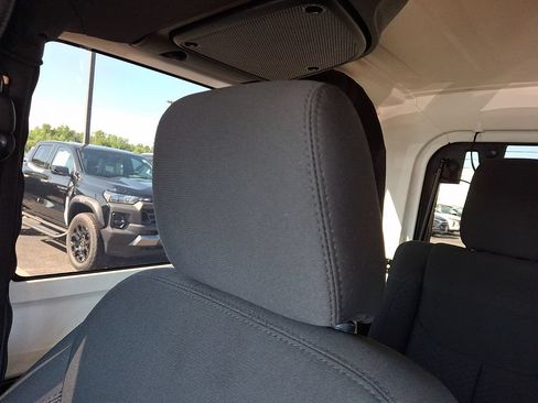 Used 2018 Jeep Wrangler Sport AWD/4WD image 18