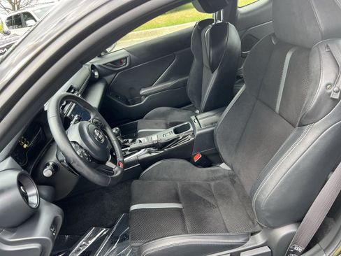 Used 2025 Toyota GR86 Premium w/ Performance Package RWD image 13
