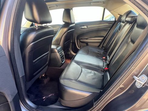 Used 2017 Chrysler 300 C RWD image 28