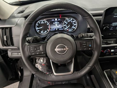 Used 2023 Nissan Pathfinder SL AWD/4WD image 25