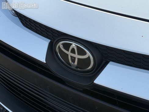 Used 2023 Toyota Corolla LE FWD image 33
