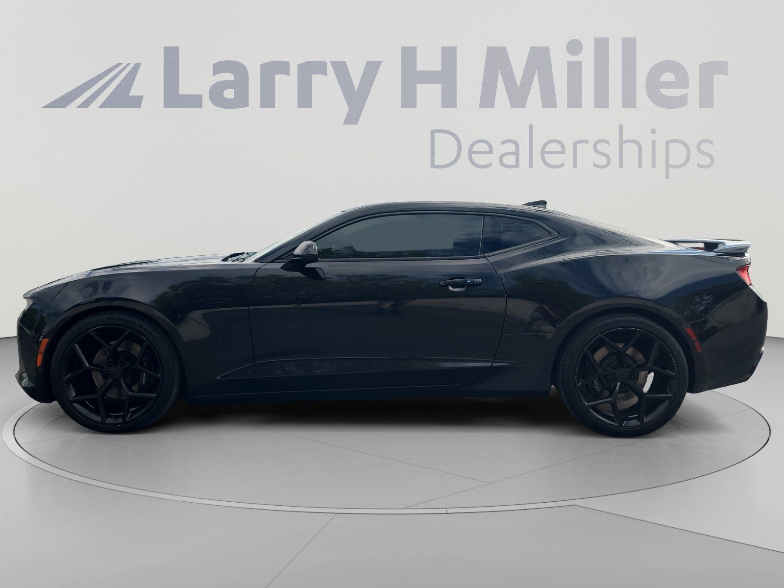Used 2017 Chevrolet Camaro SS RWD image 2