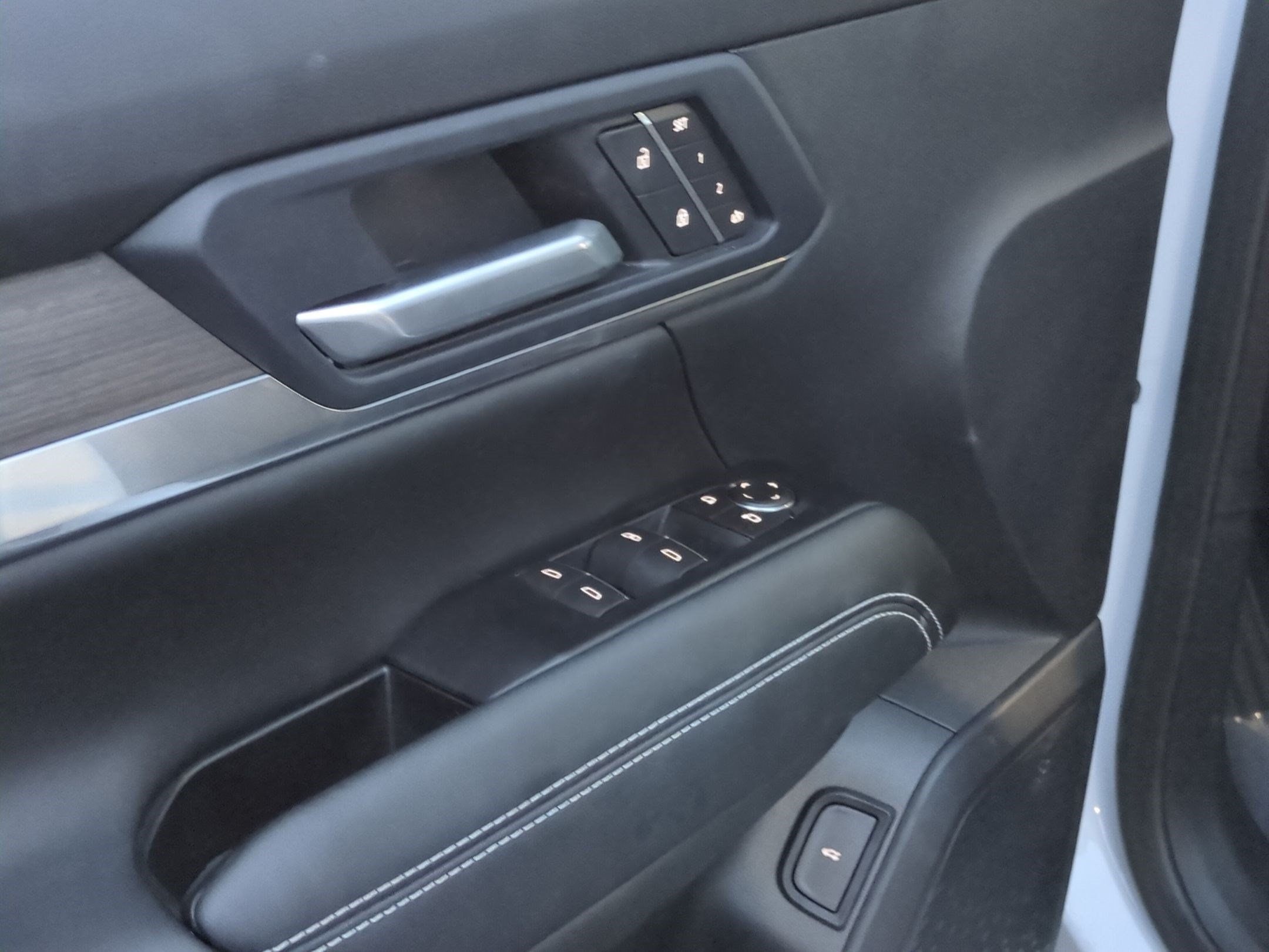 Used 2026 GMC Terrain Denali w/ LPO, Floor Liner Package AWD/4WD image 15