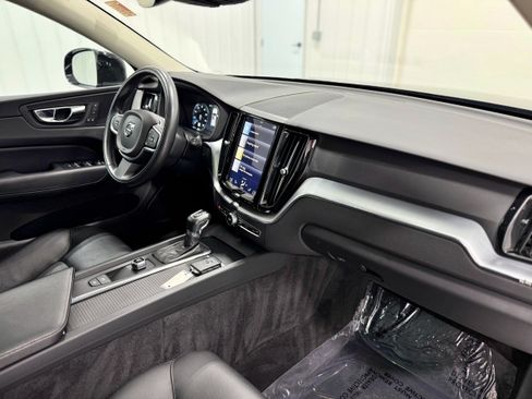 Used 2018 Volvo XC60 T5 Momentum w/ Vision Package AWD/4WD image 28