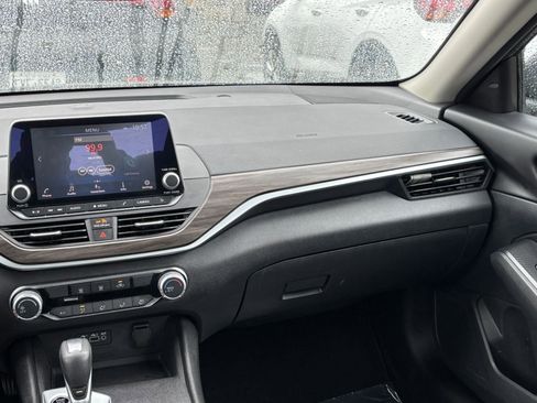 Used 2025 Nissan Altima 2.5 SV FWD image 33
