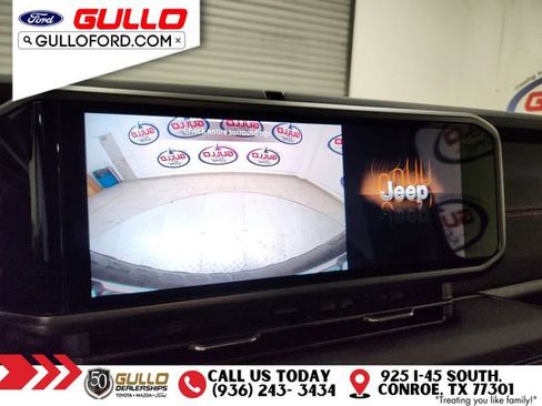 Used 2025 Jeep Wrangler Rubicon w/ Convenience Group image 23