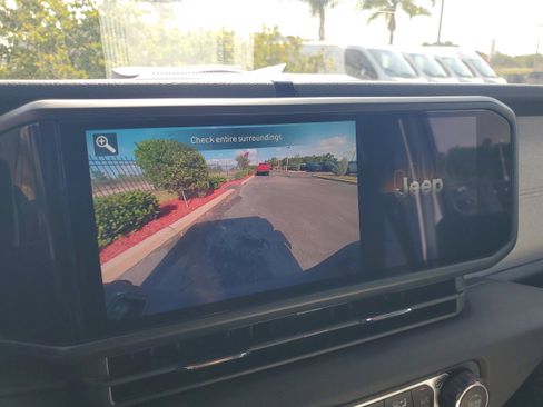 New 2025 Jeep Gladiator Sport image 17