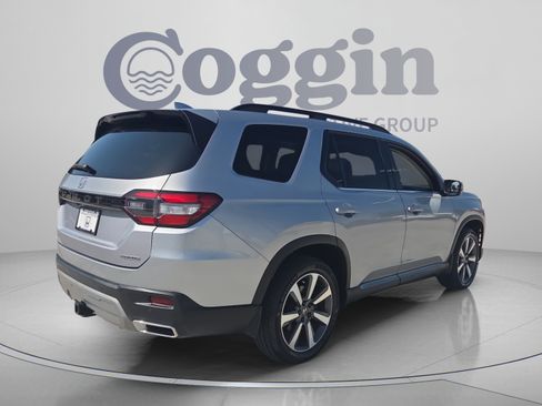 Used 2023 Honda Pilot Touring image 5