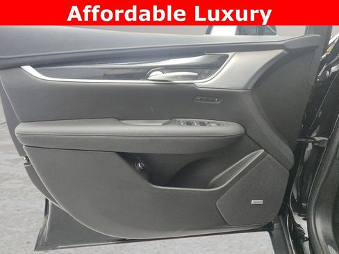 Used 2025 Cadillac XT5 Premium Luxury image 12