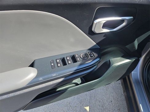 Used 2025 Kia K4 LXS image 15