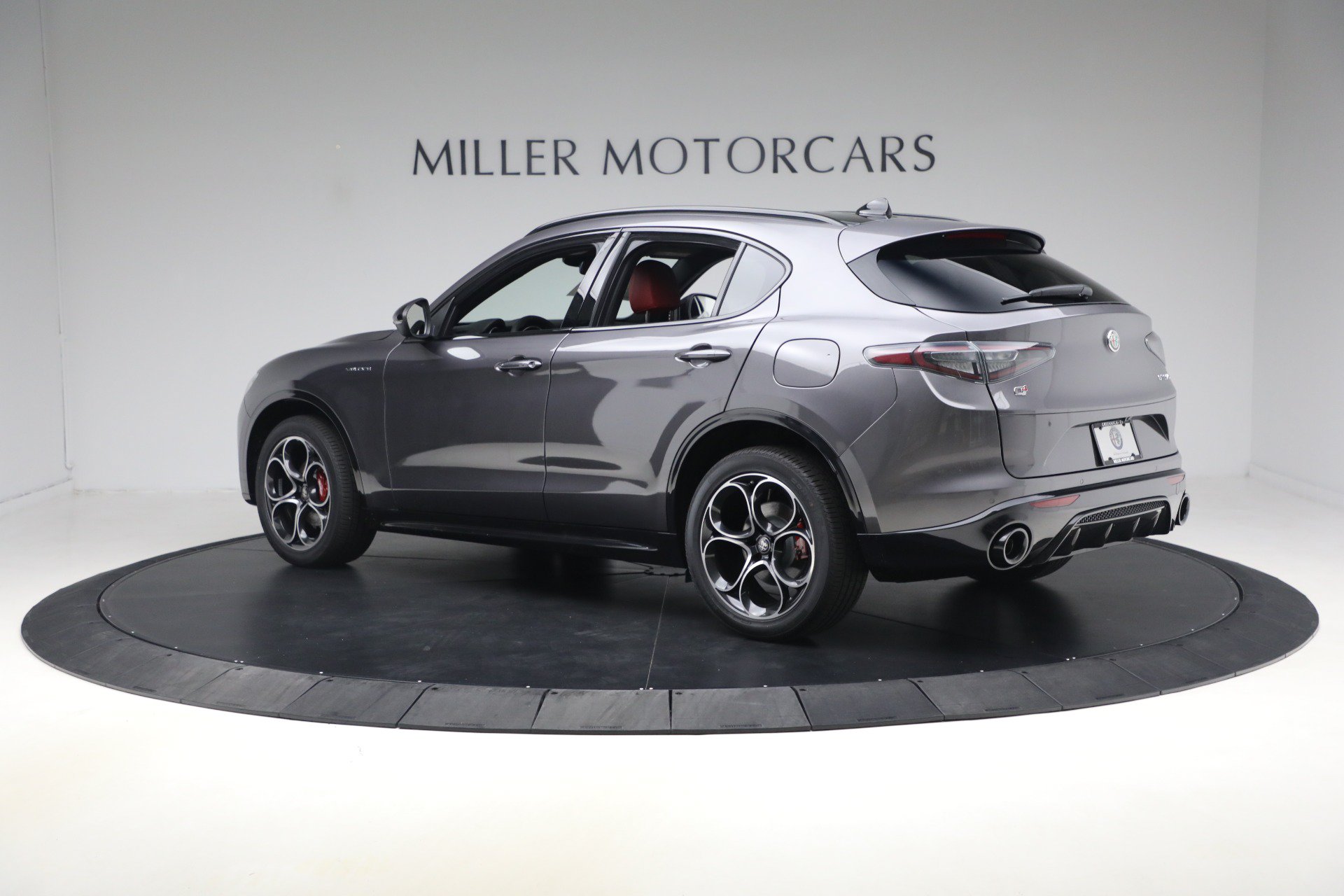 New 2026 Alfa Romeo Stelvio Sprint AWD/4WD image 4
