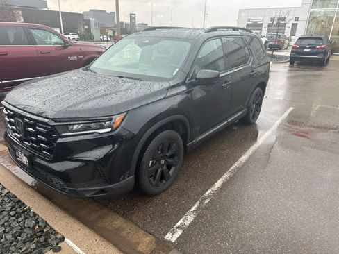 Used 2025 Honda Pilot Black Edition image 5