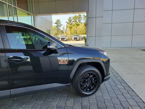 Used 2021 Toyota RAV4 XLE image 8