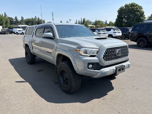 Used 2019 Toyota Tacoma TRD Sport AWD/4WD image 7