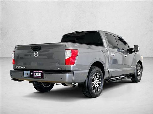 Used 2021 Nissan Titan SV w/ SV Convenience Package RWD image 2