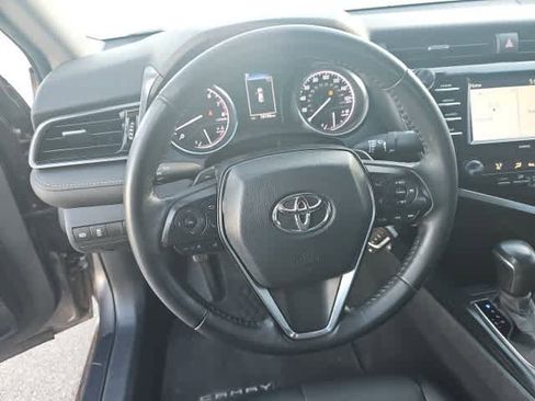 Used 2020 Toyota Camry SE image 11