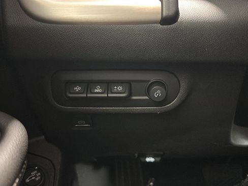 Used 2024 GMC Terrain Denali image 23