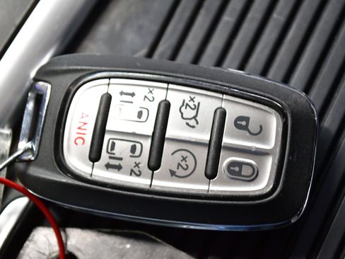 Used 2024 Chrysler Pacifica Touring-L image 67