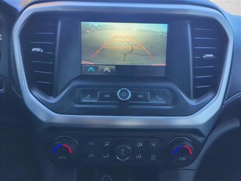 Used 2018 GMC Acadia SLE image 17