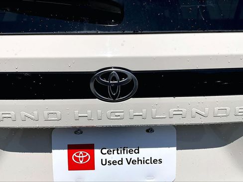Certified 2024 Toyota Grand Highlander AWD image 31