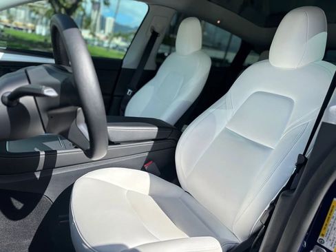 Used 2022 Tesla Model Y Performance image 8