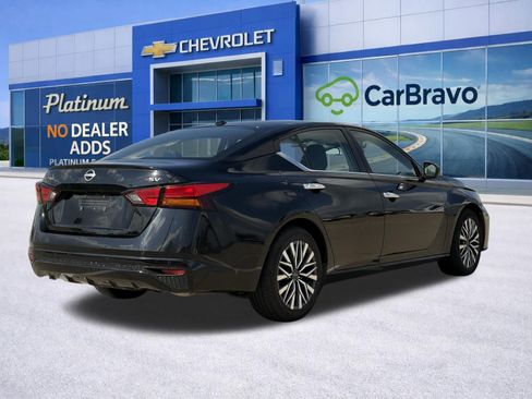 Used 2024 Nissan Altima 2.5 SV FWD image 7