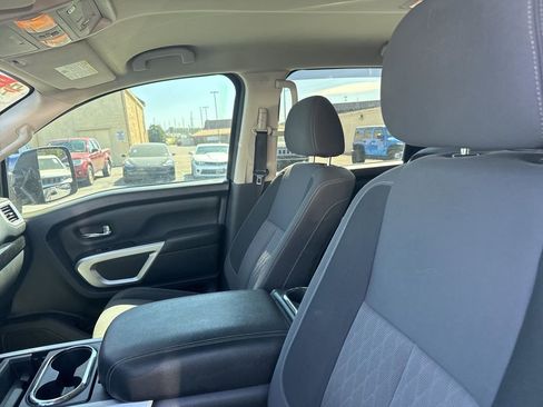 Used 2020 Nissan Titan SV w/ SV Convenience Package image 24