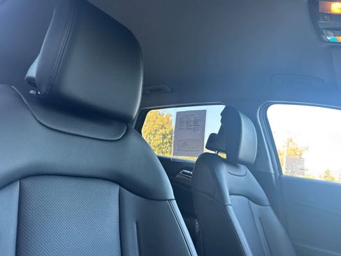 Used 2025 Kia Sportage EX image 16