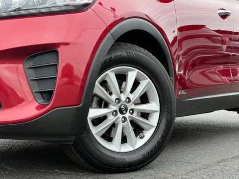 Used 2020 Kia Sorento LX w/ LX I4 Convenience Package AWD/4WD image 2