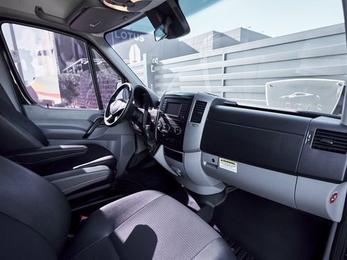 Used 2018 Mercedes-Benz Sprinter 2500 image 42