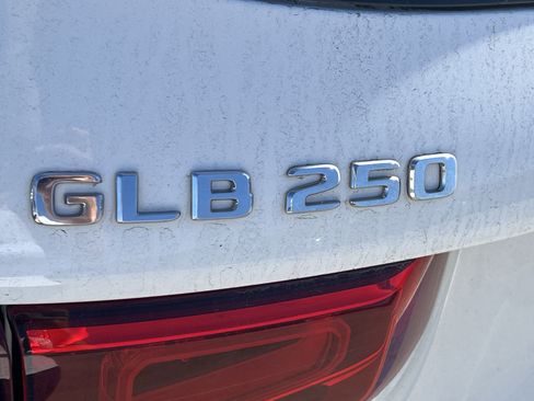 Used 2020 Mercedes-Benz GLB 250 image 8