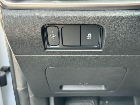 Used 2024 Kia Sorento LX FWD image 15