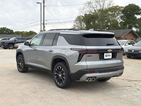 New 2026 Chevrolet Traverse LT w/ Sun and Wheel Package FWD image 7