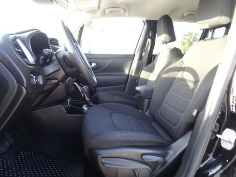 Used 2022 Jeep Renegade Latitude AWD/4WD image 7