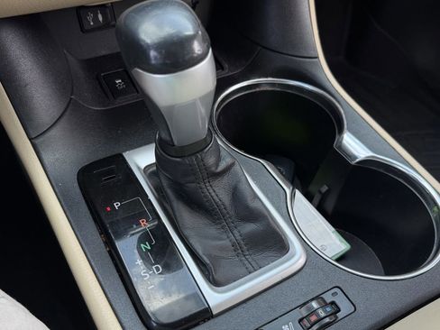 Used 2015 Toyota Highlander Limited image 19