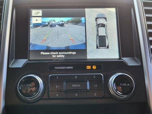 Certified 2019 Ford F350 Platinum w/ Platinum Ultimate Package AWD/4WD image 25