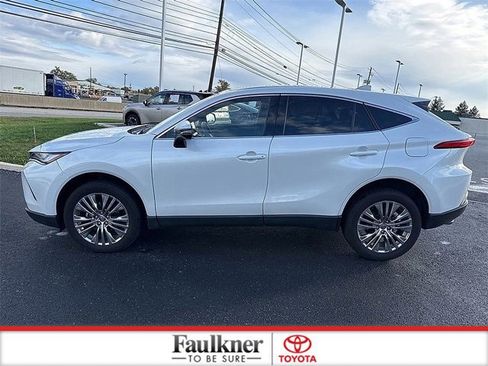 Used 2023 Toyota Venza Limited image 4