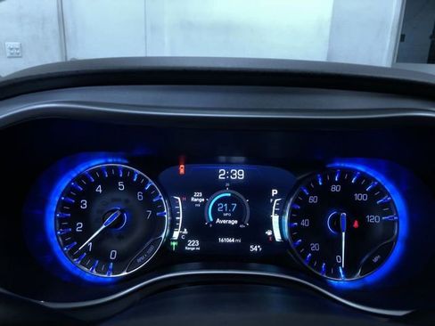 Used 2020 Chrysler Pacifica Touring-L Plus image 33