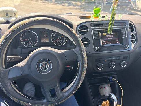 Used 2018 Volkswagen Tiguan Limited w/ Alloy Wheels Package AWD/4WD image 3
