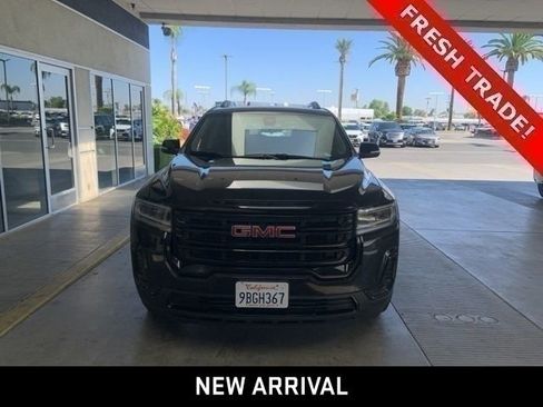 Certified 2022 GMC Acadia SLE w/ Driver Convenience Package image 2