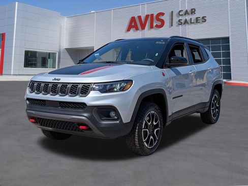 Used 2025 Jeep Compass Trailhawk AWD/4WD image 1