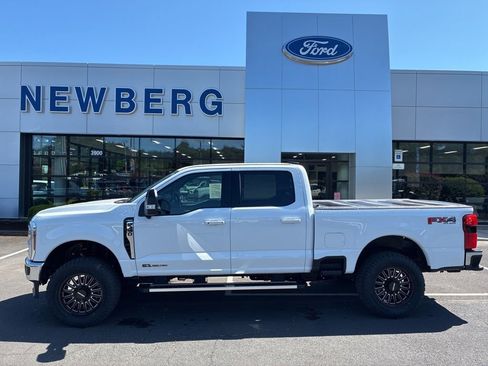 Used 2025 Ford F350 Lariat w/ FX4 Off-Road Package AWD/4WD image 4