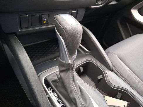 Used 2025 Nissan Frontier SV image 12